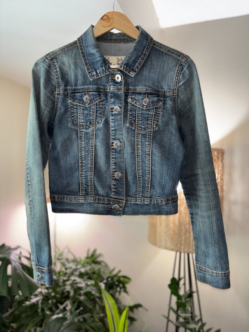 Chiqle Cropped Denim Jacket Blue Size M Soft Stretch Cotton Blend EUC